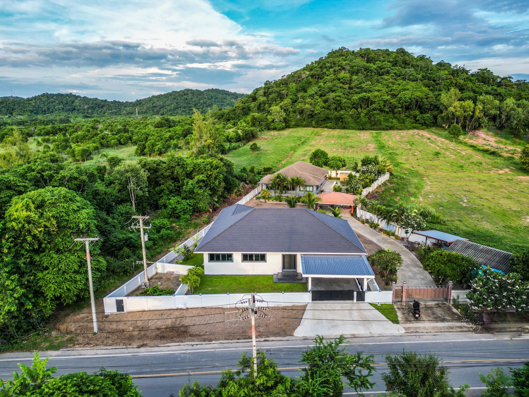 Onyx Float villa from the road
